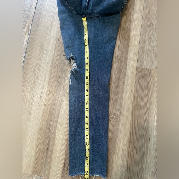 Good American Blue Skinny Jeans with Distressed Details - Picture 5 of 7